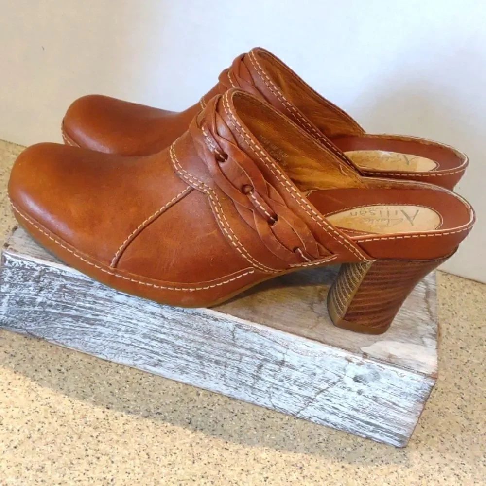 👍 Clark's Mules Size 6.5.  A14